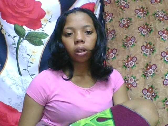 rosah1a live cam on BongaCams