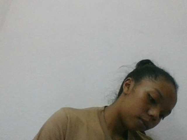 rosah1a live cam on BongaCams