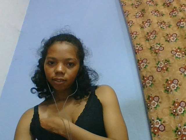 rosah1a live cam on BongaCams