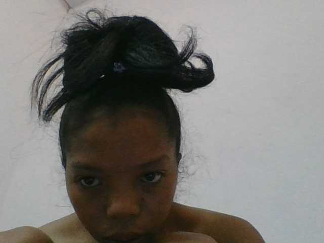 rosah1a live cam on BongaCams