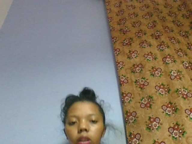 rosah1a live cam on BongaCams