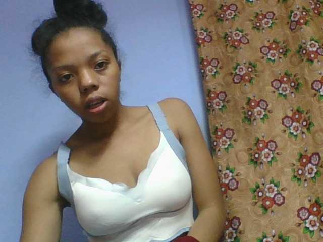 rosah1a live cam on BongaCams