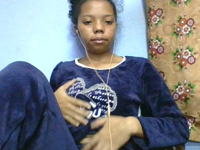 rosah1a live cam on BongaCams
