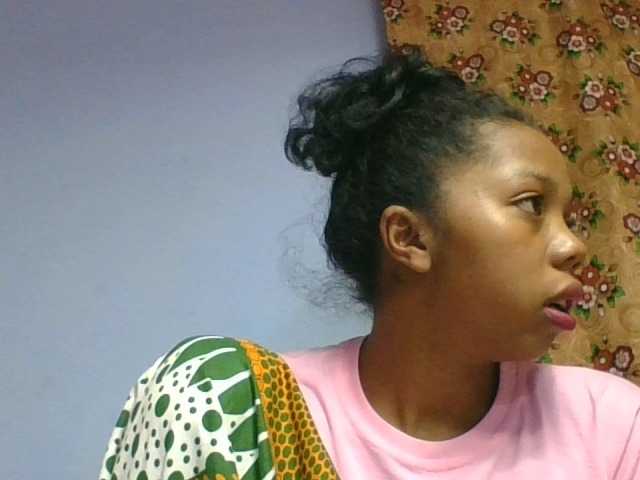 rosah1a live cam on BongaCams
