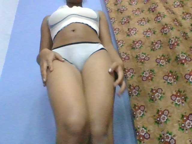 rosah1a live cam on BongaCams