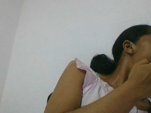 rosah1a live cam on BongaCams
