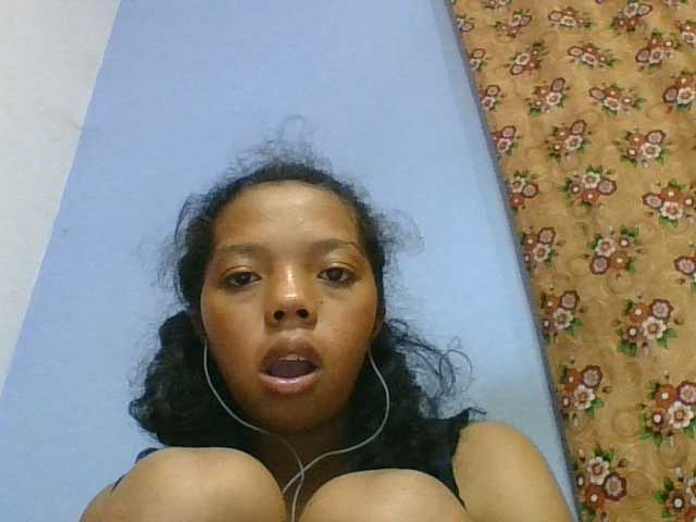 rosah1a live cam on BongaCams