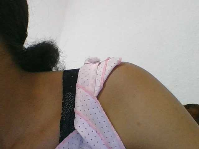 rosah1a live cam on BongaCams