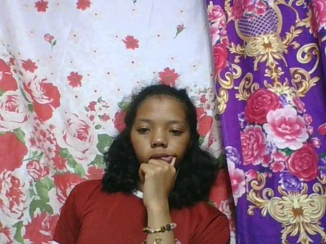 rosah1a live cam on BongaCams
