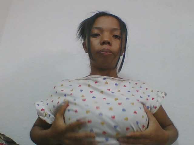 rosah1a live cam on BongaCams