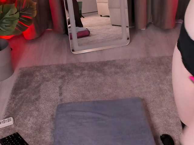 MiraVolt live cam on BongaCams