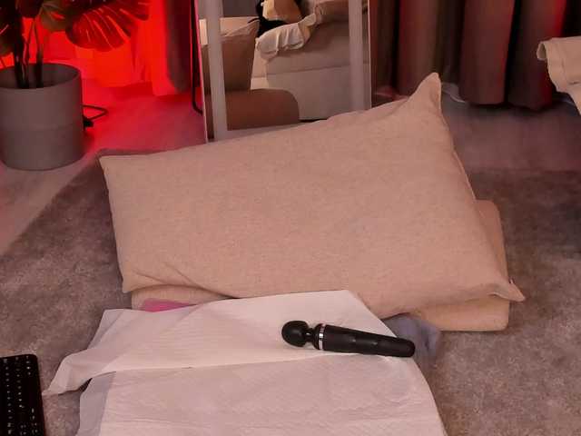 MiraVolt live cam on BongaCams