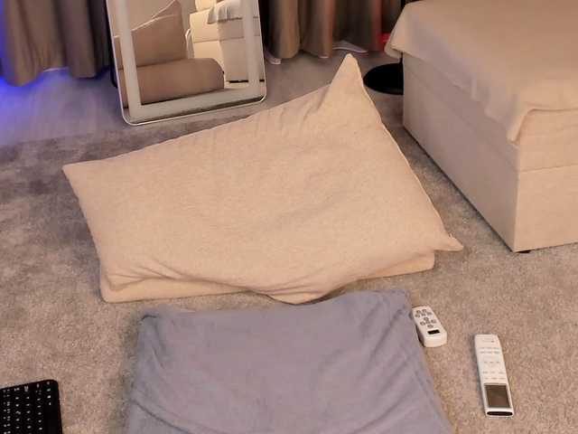 MiraVolt live webcam show