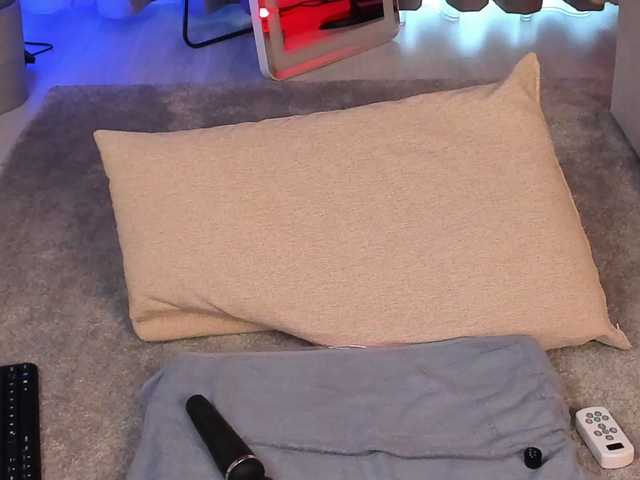 MiraVolt live webcam show