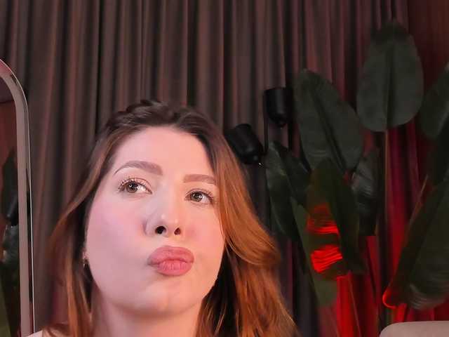 MiraVolt live cam on BongaCams