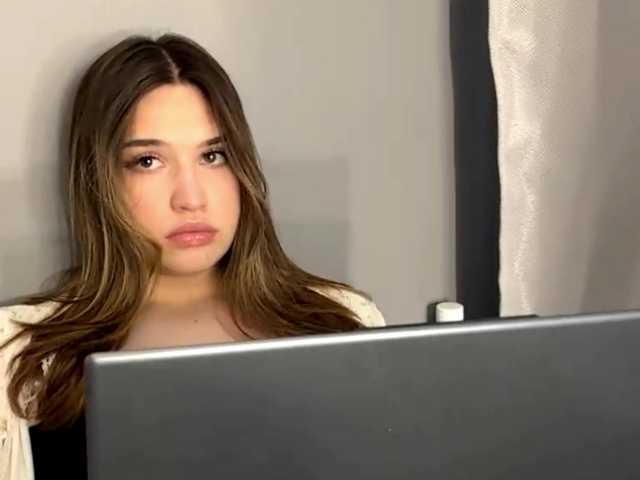 le modèle DemetraAsma est en webcam porno dans un show sur le site bongacams, il possède les tags suivants: White/Caucasian,Brunette,Trimmed