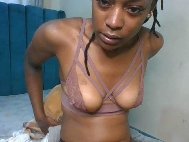 Drippingqueen23 Live Cam and Statistics on UnifiedCams