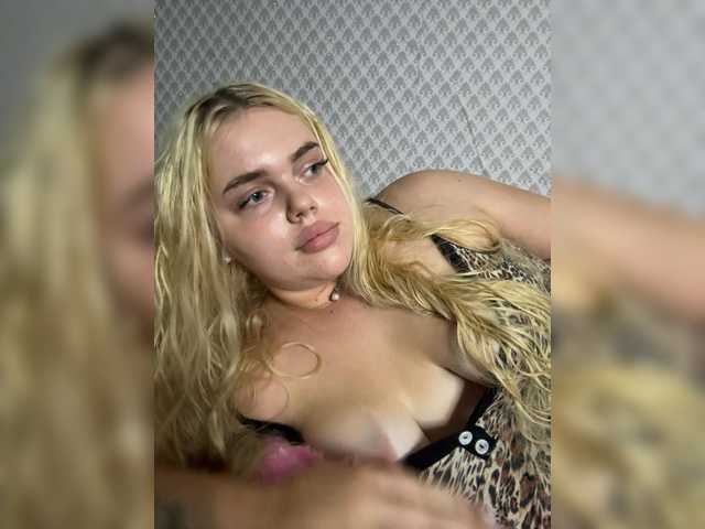 VXETU live cam on BongaCams