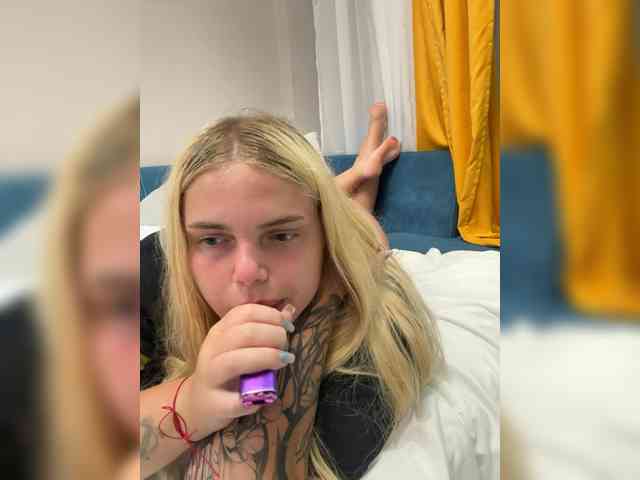 VXETU's webcam live show