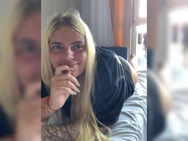 VXETU's webcam live show