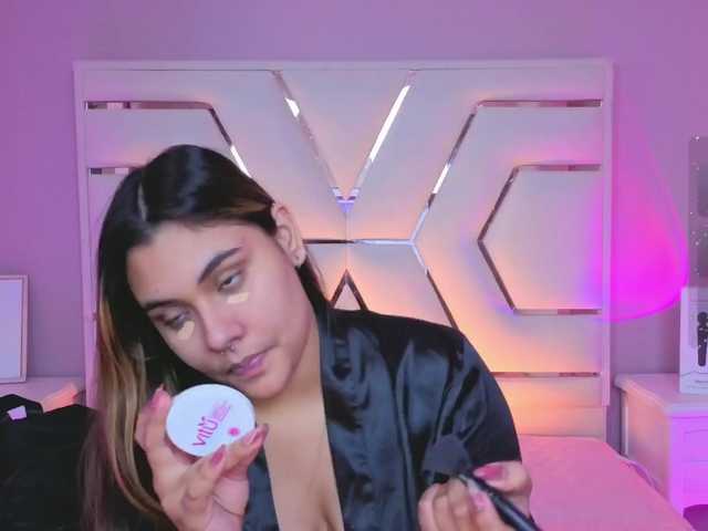 AlannaRousse live cam on BongaCams