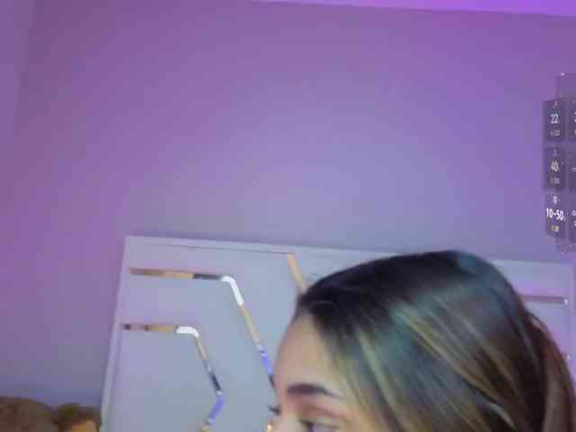 AlannaRousse webcam