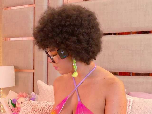 EvaHills live webcam show