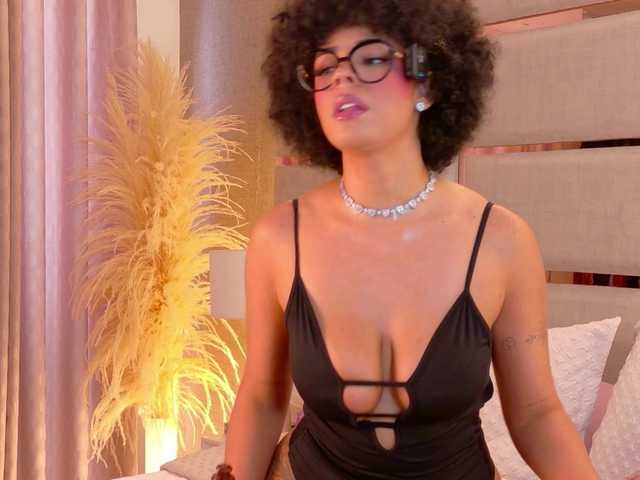 EvaHills live webcam show