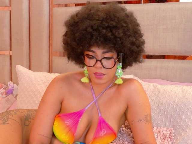 EvaHills live webcam show