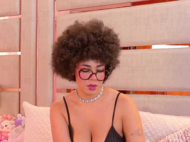 EvaHills live webcam show