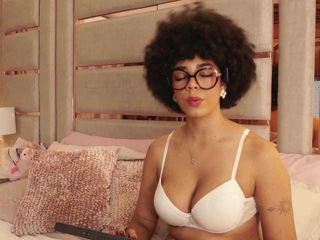 EvaHills live cam on BongaCams