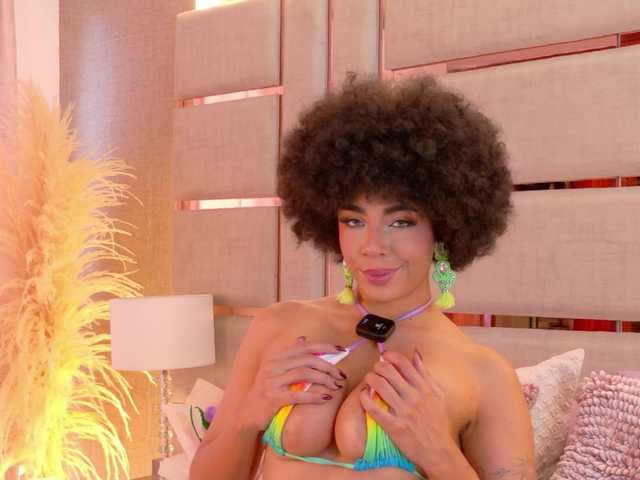 EvaHills live webcam show
