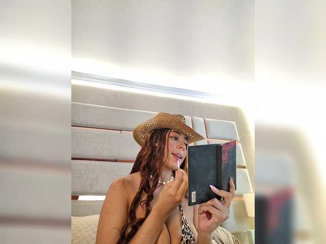 EvaHills live cam on BongaCams
