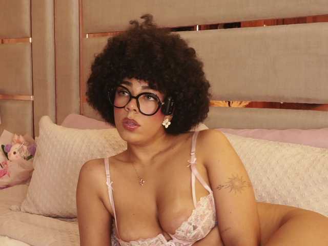 EvaHills live cam on BongaCams