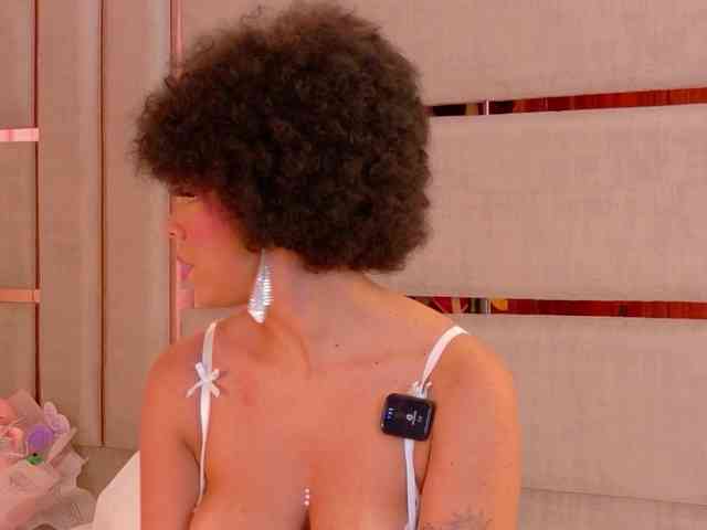 EvaHills Live Webcam on BongaCams