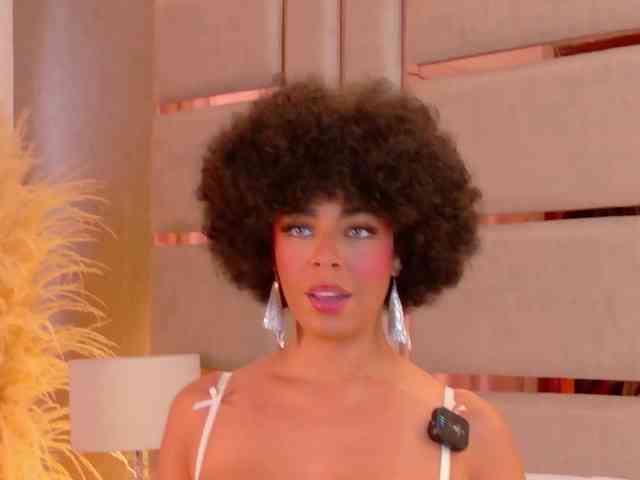 EvaHills Live Webcam on BongaCams