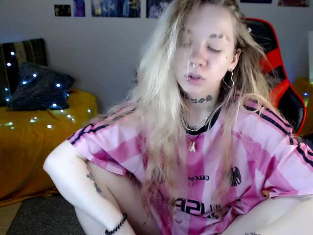 Nica-Kawaii live cam on BongaCams