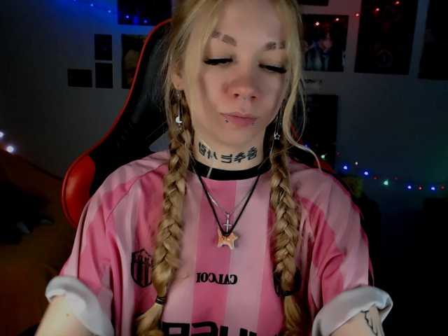 Nica-Kawaii live cam on BongaCams