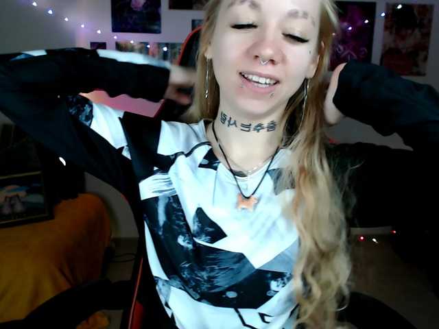 Nica-Kawaii live cam on BongaCams