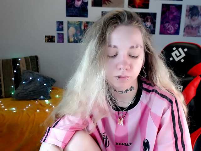 Nica-Kawaii live cam on BongaCams