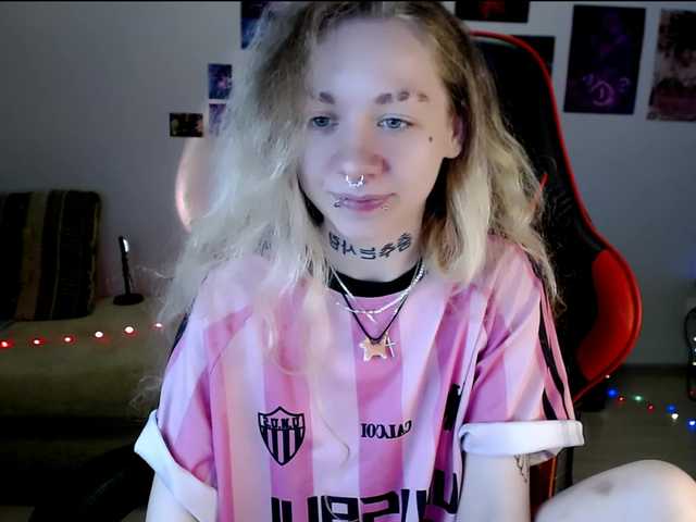 Nica-Kawaii live cam on BongaCams