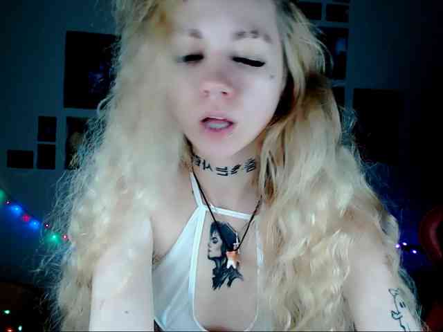 Model: Nica-Kawaii