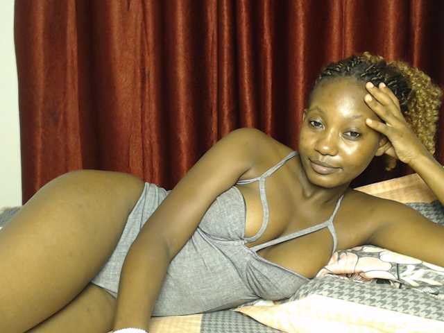 Goddessoftara live cam on BongaCams