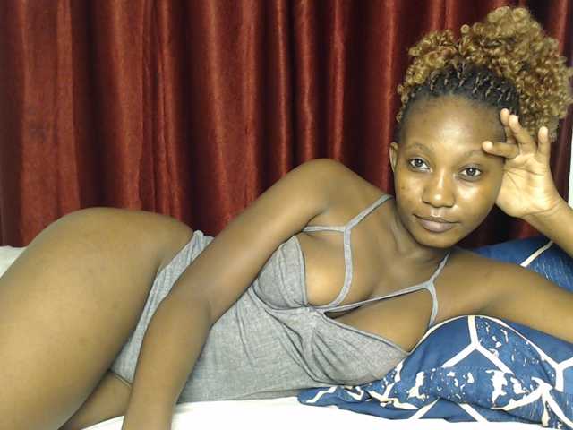 Goddessoftara, live now on BongaCams