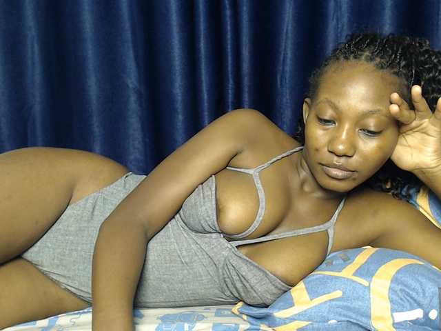 Goddessoftara live cam on BongaCams