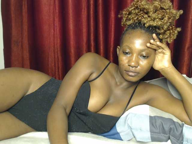 Goddessoftara, live now on BongaCams