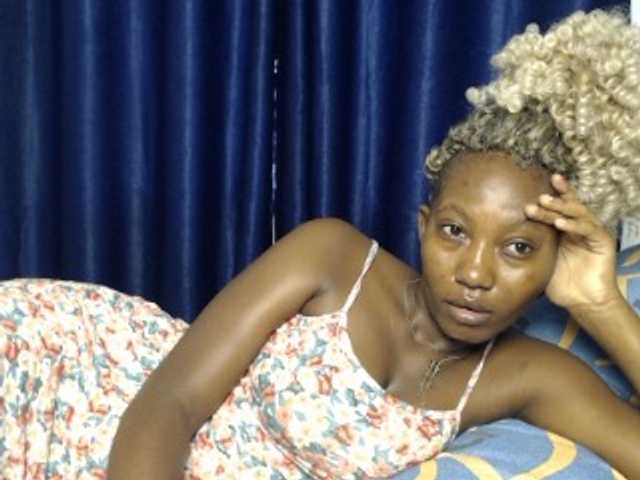 Goddessoftara live cam on BongaCams