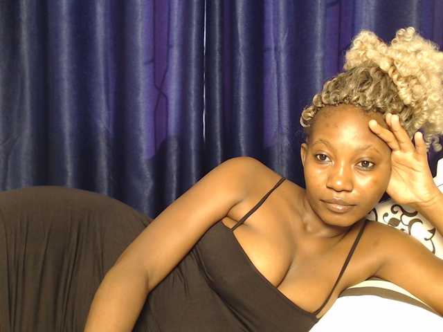Goddessoftara live cam on BongaCams