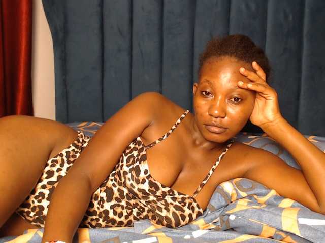 Goddessoftara live cam on BongaCams