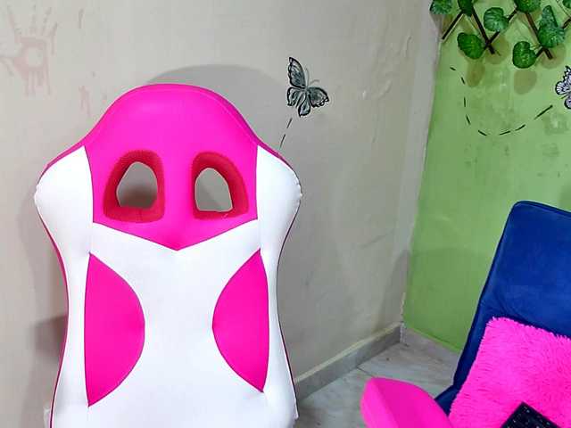 Emma-deivys live cam on BongaCams